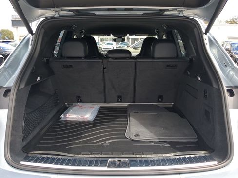 Used 2025 Porsche Cayenne GTS AWD/4WD image 9