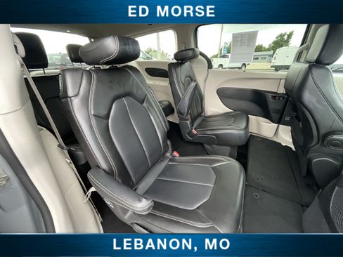 Used 2023 Chrysler Pacifica Touring-L FWD image 25