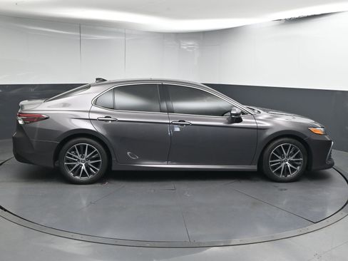 Used 2023 Toyota Camry XLE image 9