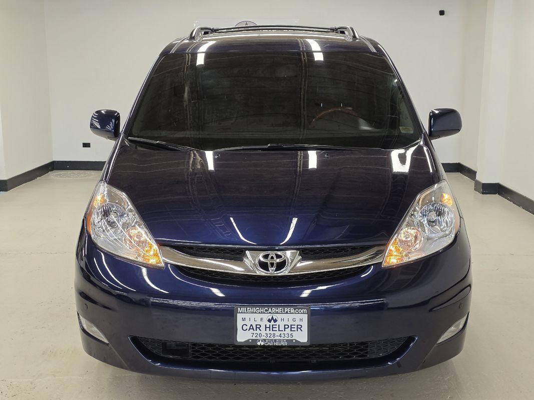 Used 2007 Toyota Sienna XLE FWD image 2