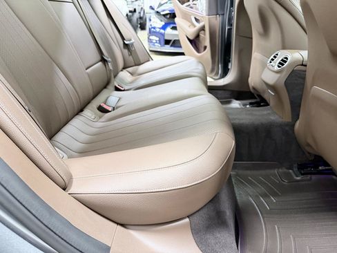 Used 2017 Mercedes-Benz E 300 4MATIC image 36