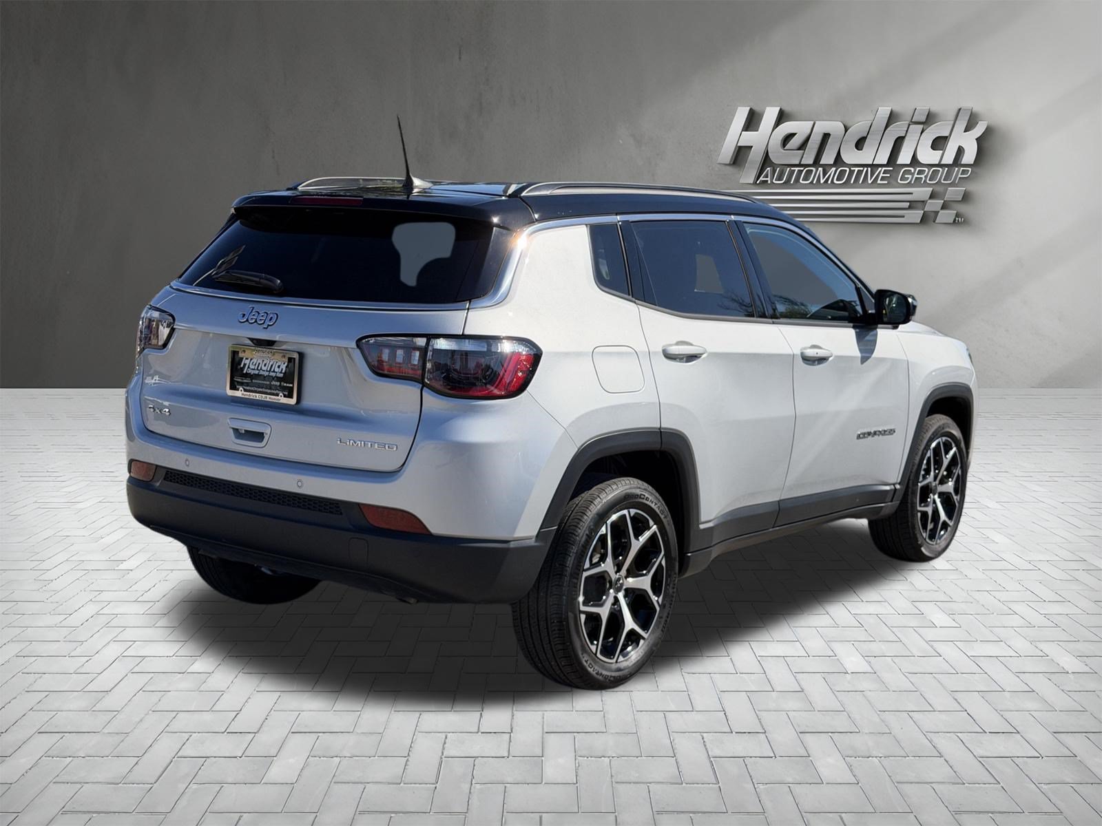 Used 2025 Jeep Compass Limited AWD/4WD image 10