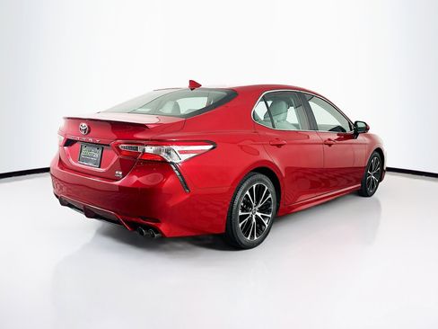 Used 2020 Toyota Camry SE w/ Cold Weather Package image 9