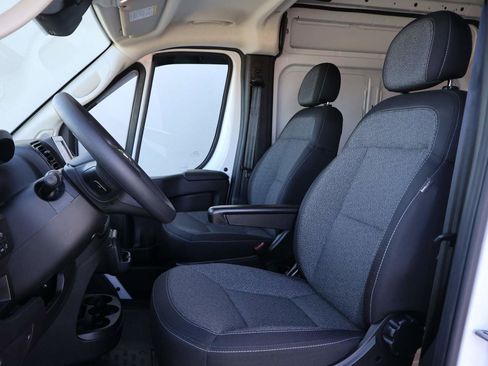 Used 2024 RAM ProMaster 2500 w/ Convenience Group image 9