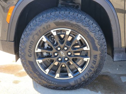 Used 2024 Chevrolet Traverse Z71 w/ Enhanced Driving Package image 13