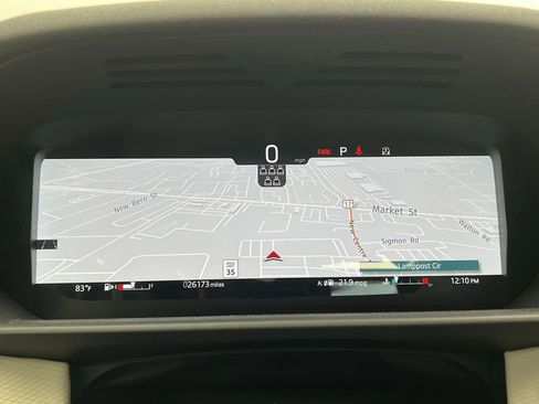 Used 2025 Land Rover Discovery Dynamic SE image 17