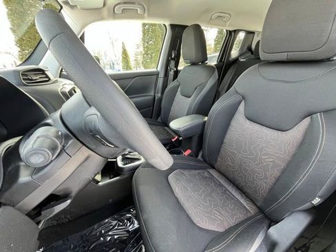 Used 2023 Jeep Renegade Latitude image 19