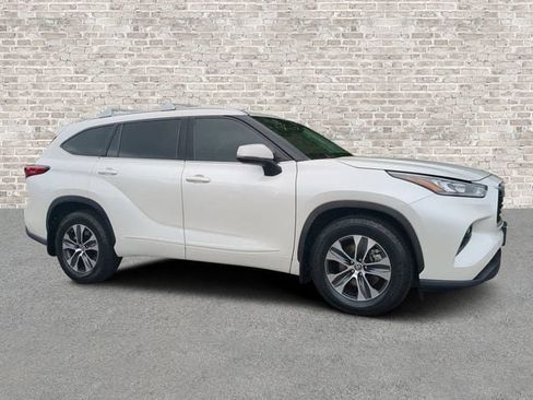 Used 2020 Toyota Highlander XLE AWD/4WD image 1