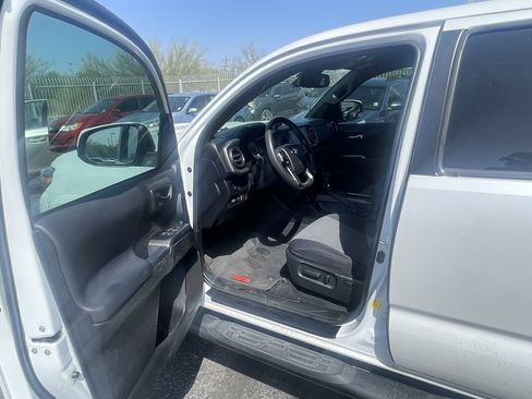 Used 2021 Toyota Tacoma TRD Sport w/ Technology Package RWD image 5