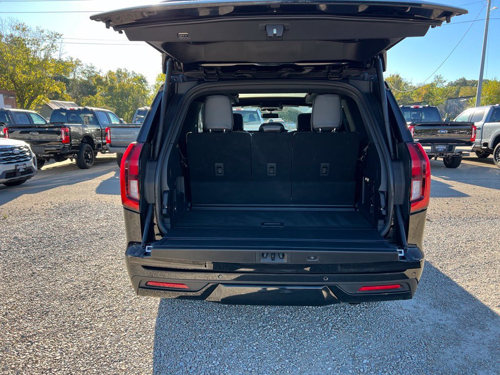 Used 2025 Ford Expedition Platinum w/ Stealth Performance Package AWD/4WD image 18