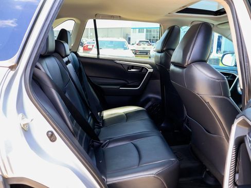 Used 2020 Toyota RAV4 XLE Premium FWD image 12