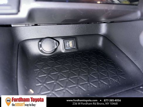 Used 2025 Toyota RAV4 LE AWD/4WD image 20
