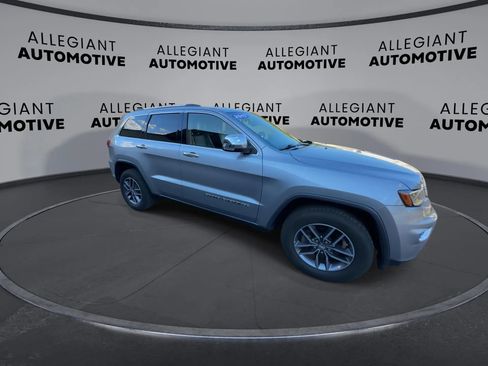 Used 2017 Jeep Grand Cherokee Limited w/ Luxury Group II AWD/4WD image 11