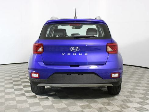Used 2023 Hyundai Venue Limited FWD image 34