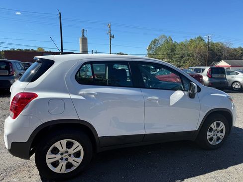 Used 2018 Chevrolet Trax LS image 6