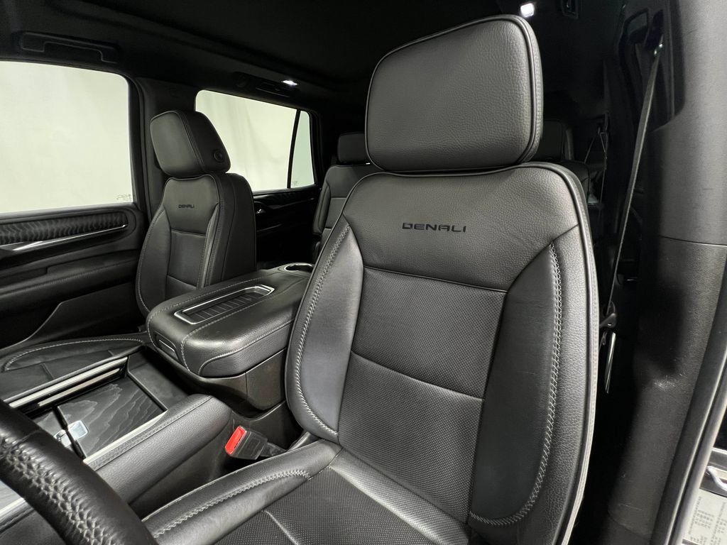 Used 2021 GMC Yukon Denali w/ Denali Premium Package AWD/4WD image 13