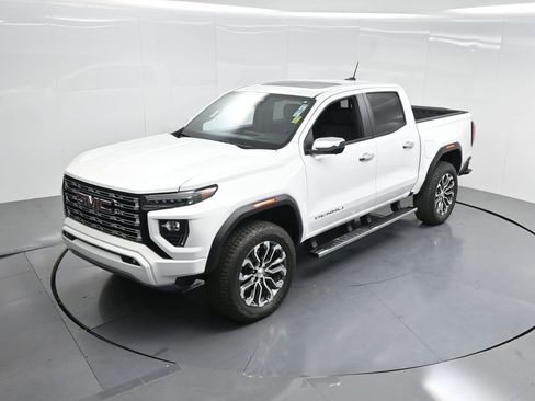 Used 2024 GMC Canyon Denali image 35