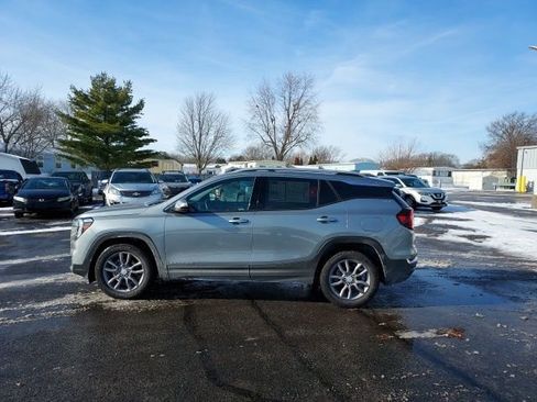 Used 2023 GMC Terrain SLT image 9