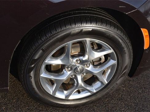 Used 2018 Chrysler Pacifica Limited w/ Advanced Safetytec Group image 12