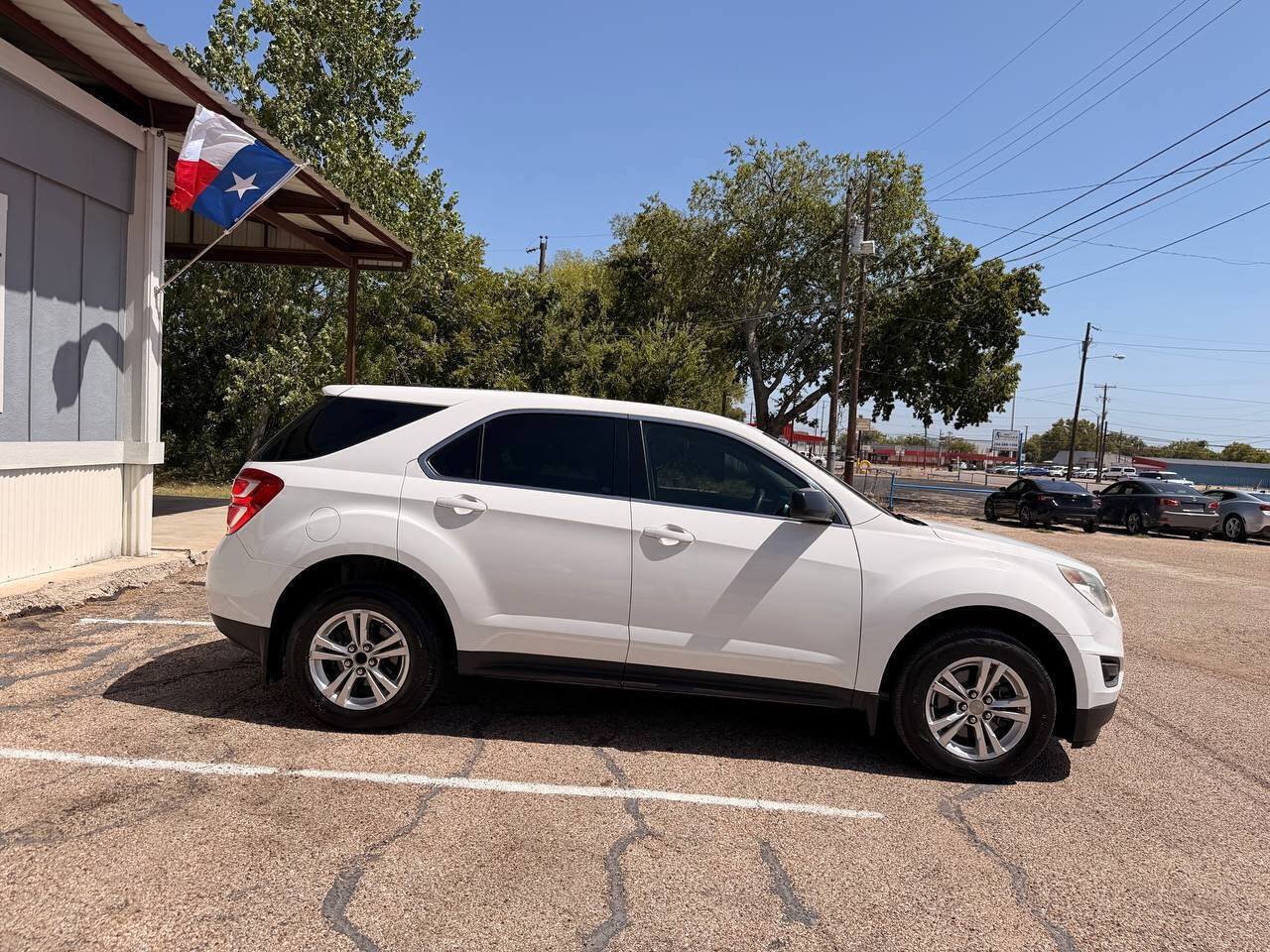 Used 2017 Chevrolet Equinox LS w/ LPO, Protection Package FWD image 5
