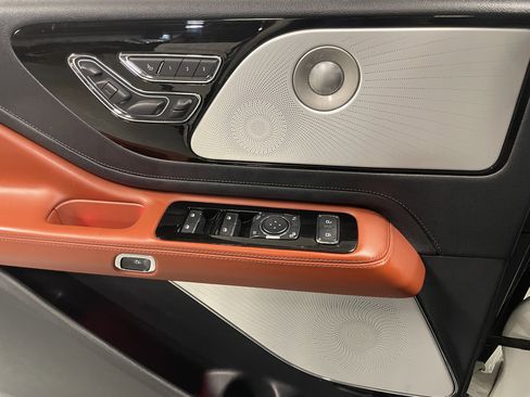 Used 2025 Lincoln Aviator Reserve w/ Equipment Group 201A image 22