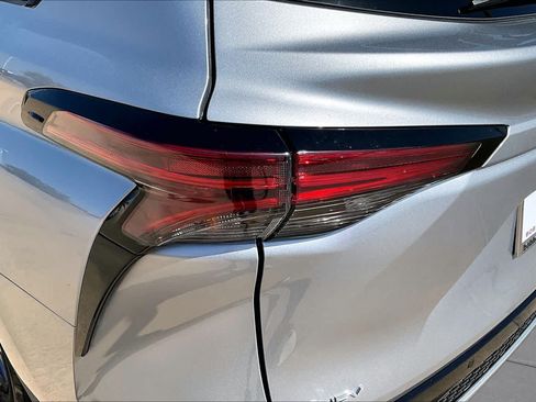 Used 2025 Toyota Sienna XSE FWD image 29