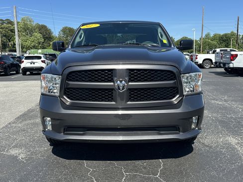 Used 2017 RAM 1500 Express RWD image 3