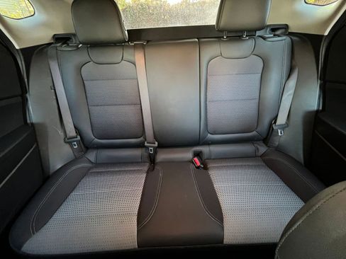 Used 2025 Chevrolet Trax LT image 36