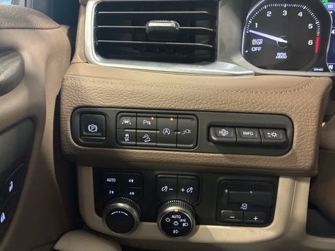 Used 2021 GMC Yukon Denali w/ Denali Premium Package image 15