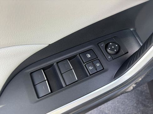 Used 2025 Toyota RAV4 XLE AWD/4WD image 22