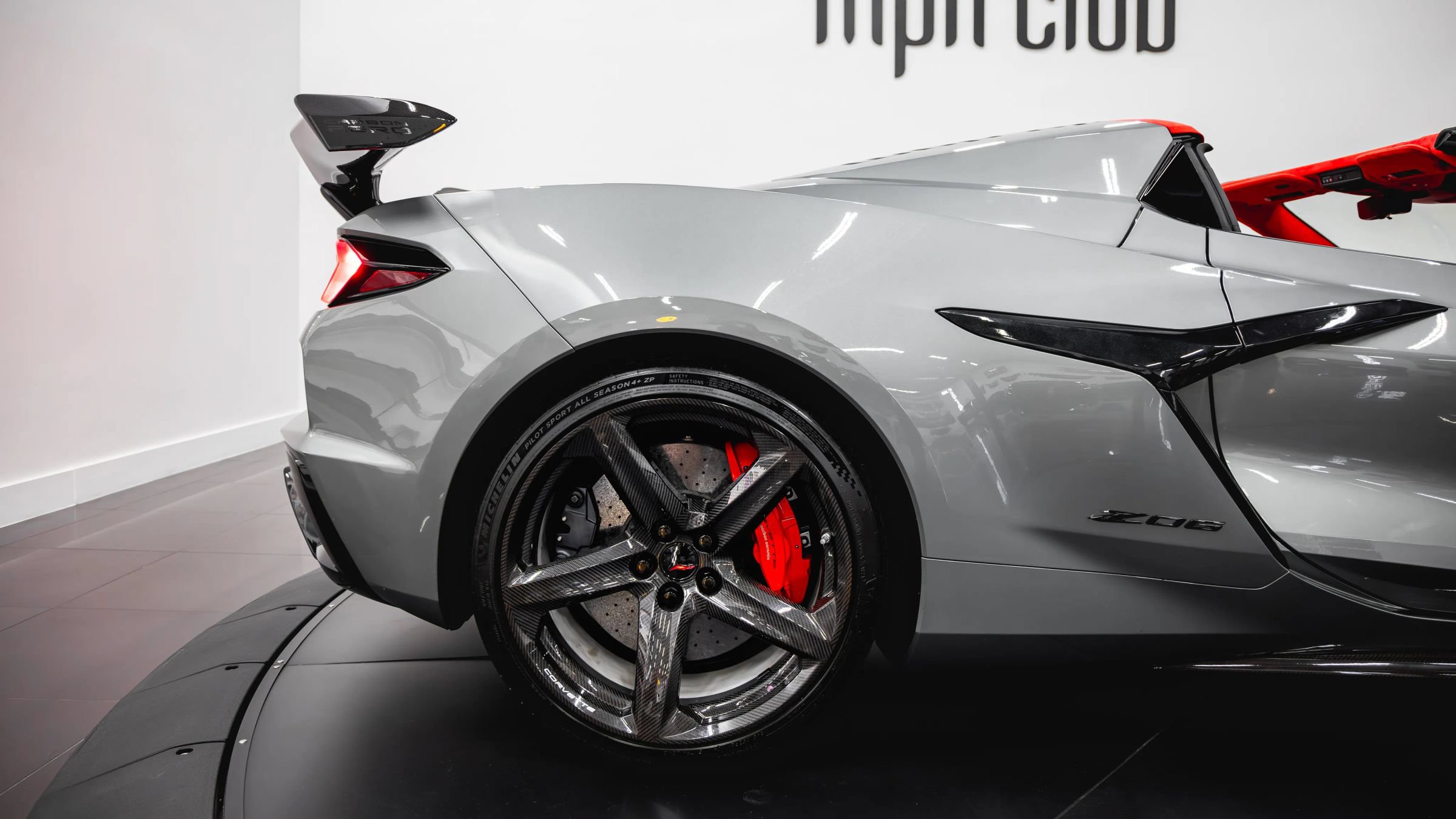 Used 2024 Chevrolet Corvette Z06 w/ Z07 Performance Package RWD image 39