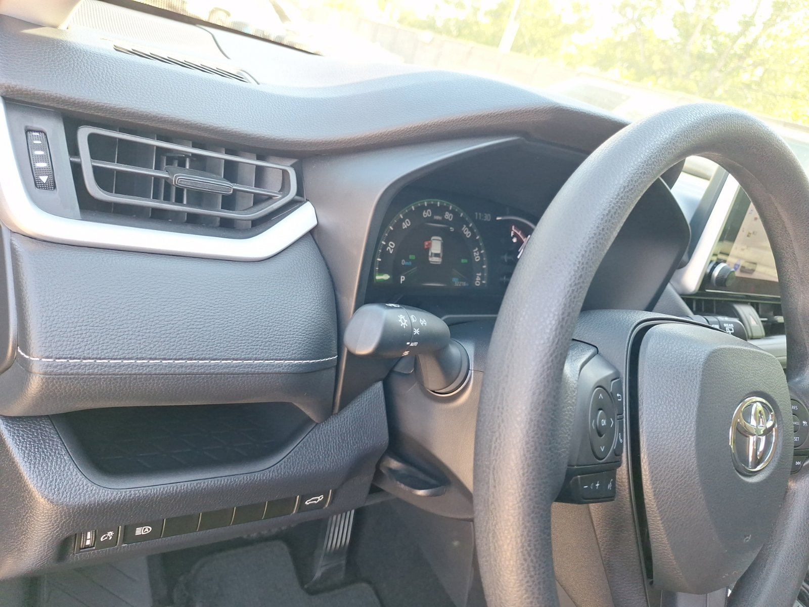 Used 2024 Toyota RAV4 XLE w/ Convenience Package FWD image 18