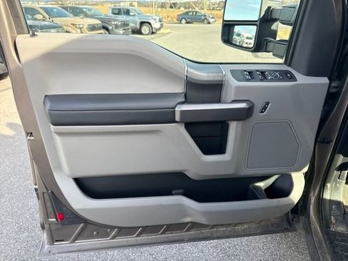 Used 2020 Ford F250 XLT w/ XLT Premium Package image 15