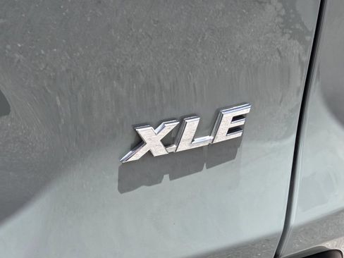 Used 2021 Toyota RAV4 XLE w/ Convenience Package FWD image 17