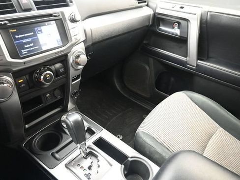 Used 2018 Toyota 4Runner SR5 AWD/4WD image 28