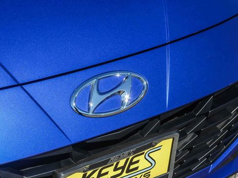 Used 2023 Hyundai Elantra SEL w/ Convenience Package image 14