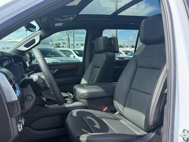 New 2026 GMC Yukon Denali w/ Denali Reserve Package AWD/4WD image 9