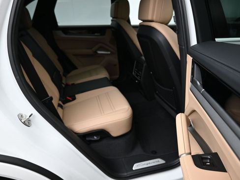 Certified 2026 Porsche Cayenne E-Hybrid image 29