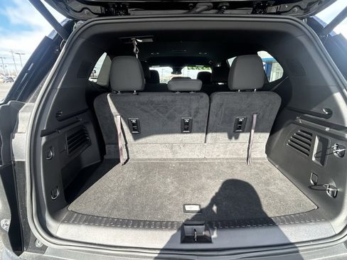 Used 2025 GMC Acadia Elevation image 29