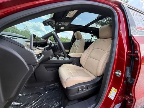 Certified 2024 Cadillac XT4 Premium Luxury w/ Technology Package FWD image 7