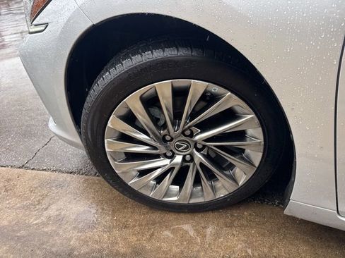 Used 2021 Lexus ES 300h w/ Accessory Package image 11