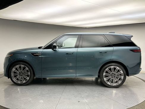 Used 2025 Land Rover Range Rover Sport Dynamic SE AWD/4WD image 2