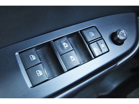Used 2018 Toyota Highlander XLE AWD/4WD image 21