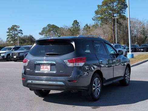 Used 2013 Nissan Pathfinder SV image 3