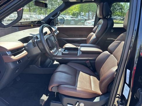 Used 2025 Lincoln Navigator Reserve AWD/4WD image 19