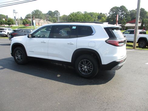 Used 2025 GMC Acadia Elevation image 5