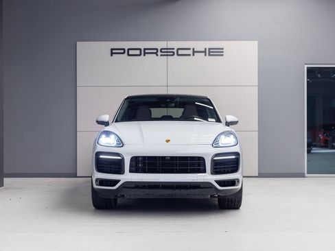 Certified 2023 Porsche Cayenne Platinum Edition image 10