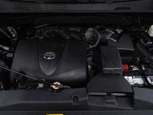 Used 2019 Toyota Highlander XLE image 34