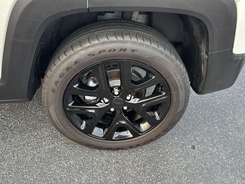 Used 2023 Jeep Renegade Altitude image 31