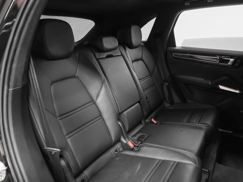 Certified 2023 Porsche Cayenne Turbo S AWD/4WD image 32